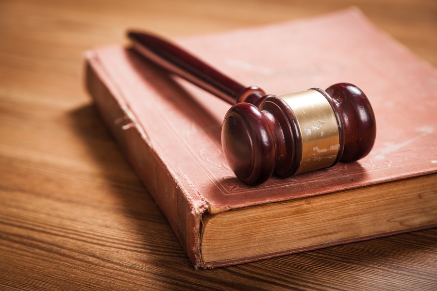 借名貸款是否屬經(jīng)濟犯罪:寶山刑事律師的視角