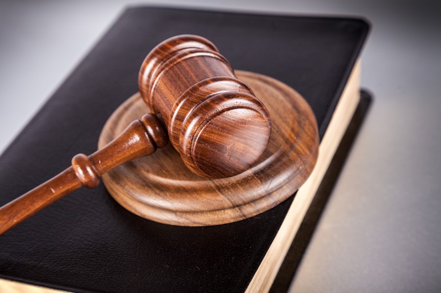 對(duì)在案證據(jù)不足以證明行為人投毒怎么辦？上海重大刑事案件律師為您解答