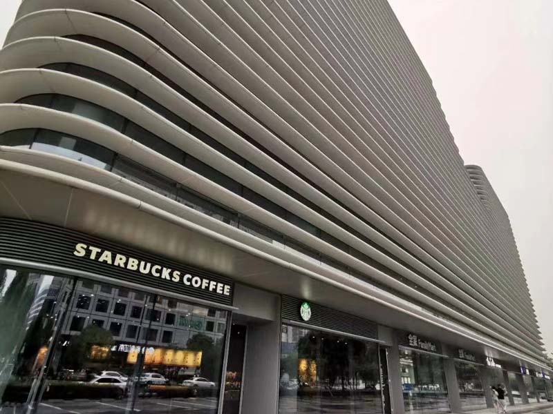 門衛(wèi)在值班時將倉庫的飲料拿走如何認定？崇明刑事律師告訴您