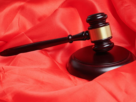 辦理偷越國(邊)境人員出入境證件罪